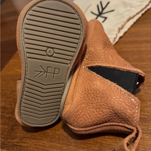 ❤️FRESHLY PICKED CHELSEA BOOT❤️ - Picture 3 of 4